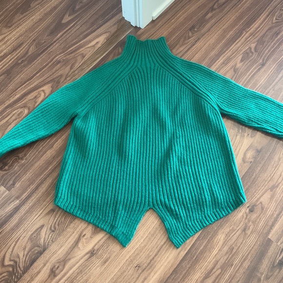 Green Knit/Sweater - size M - Picture 4 of 7